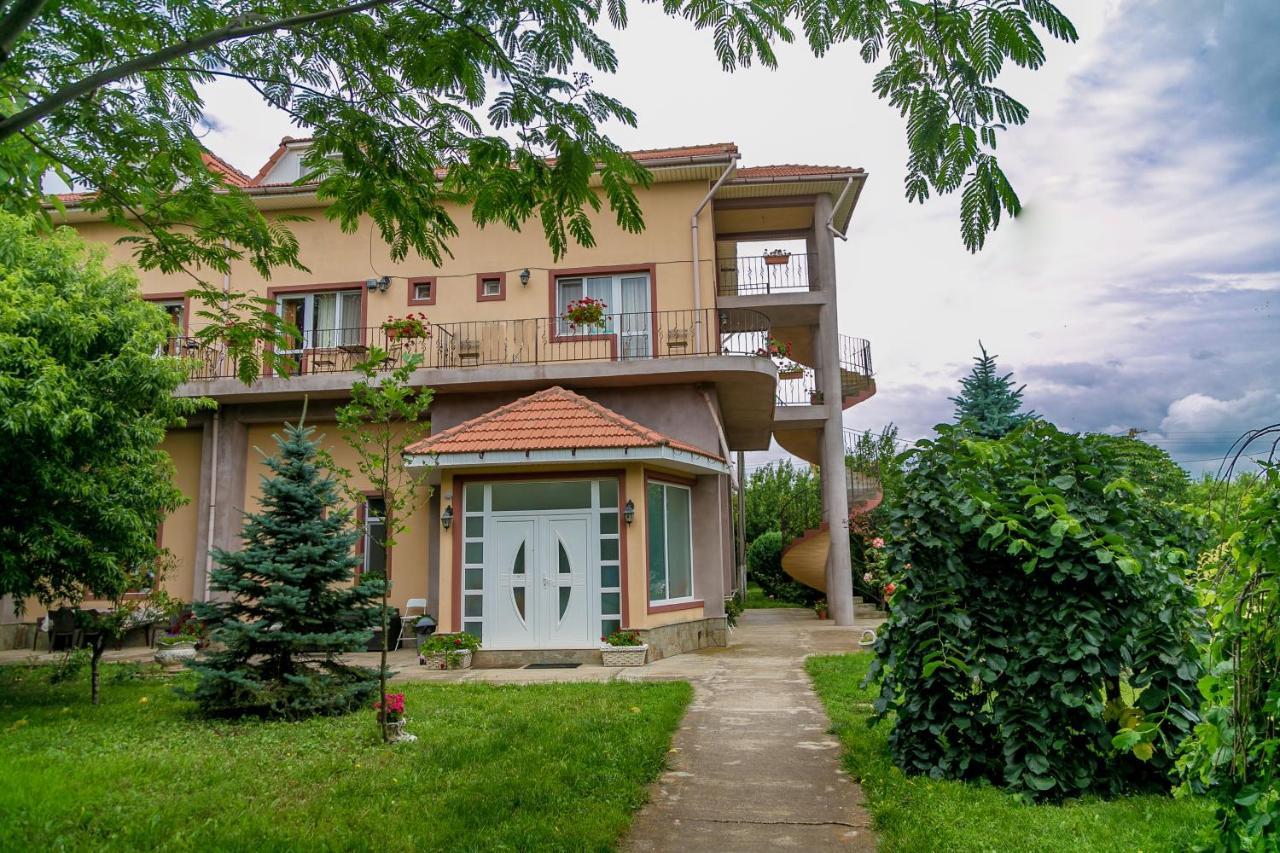 Hotel Heaven Garden Două Mai Exterior foto